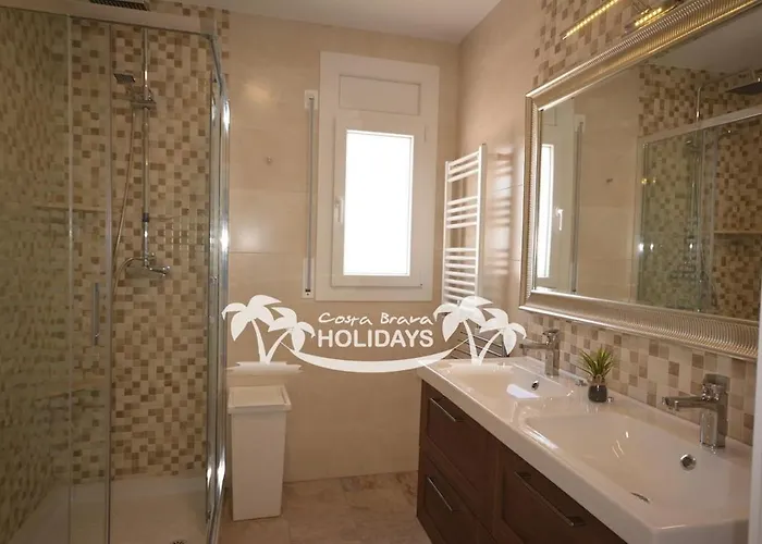 Costa Brava Holidays Yuca, Sea Views, Pool Villa *