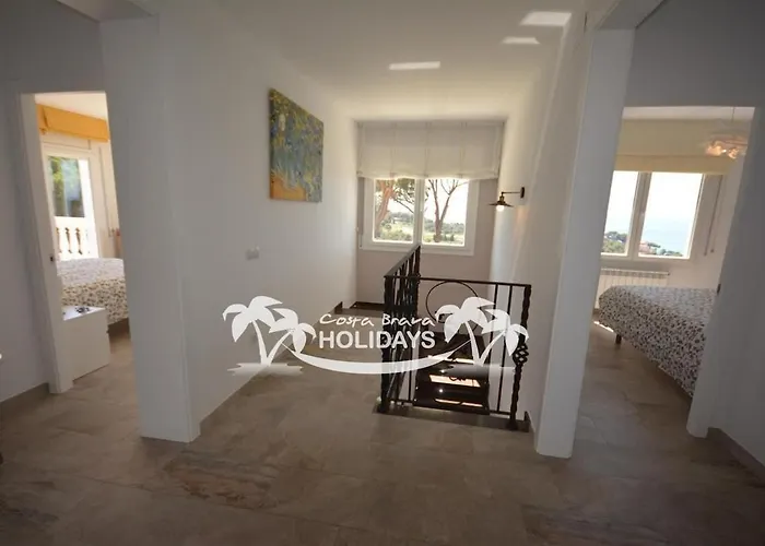 Вилла Costa Brava Holidays Yuca, Sea Views, Pool