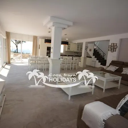 Costa Brava Holidays Yuca, Sea Views, Pool Vila