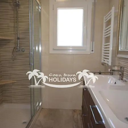 Costa Brava Holidays Yuca, Sea Views, Pool Vila