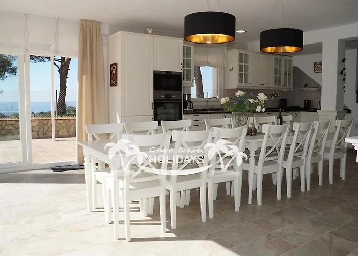 Costa Brava Holidays Yuca, Sea Views, Pool Vila