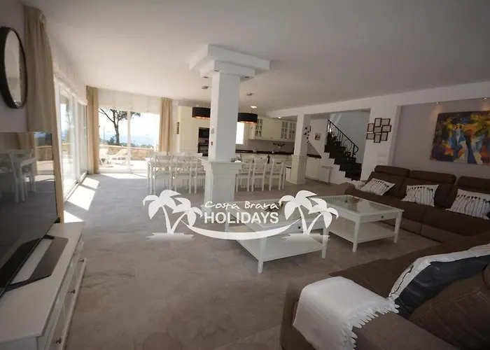 Costa Brava Holidays Yuca, Sea Views, Pool Willa