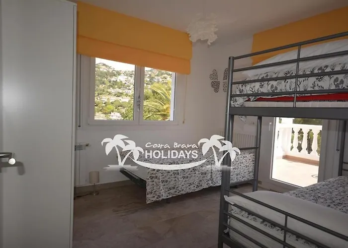 Costa Brava Holidays Yuca, Sea Views, Pool Willa