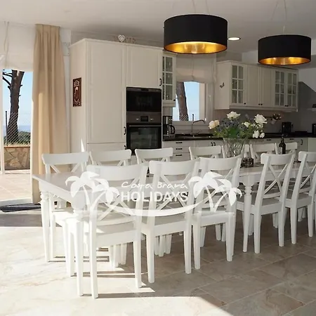 Costa Brava Holidays Yuca, Sea Views, Pool Villa