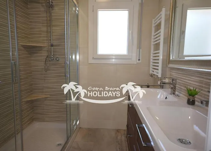 Costa Brava Holidays Yuca, Sea Views, Pool Villa