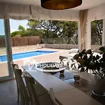 Вилла Costa Brava Holidays Yuca, Sea Views, Pool Льорет-де-Мар